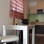 Tomas アパート トロギール