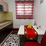 Tomas アパート トロギール