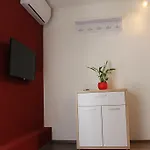 Tomas *
